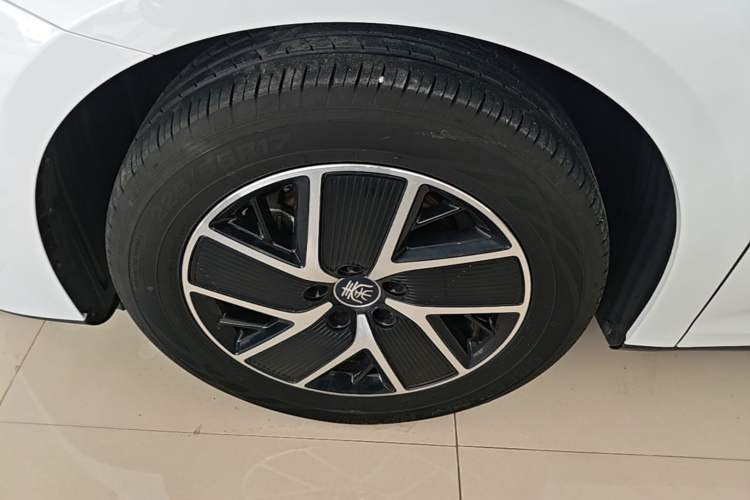 Used BYD Qin L 2024 DM-i 120KM Leading Model Left Front Wheel Hub