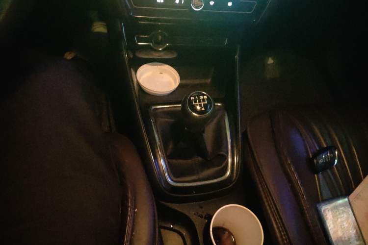 Used Roewe i5 2019 1.5L Manual 4G Connect Leehao Flagship Edition Gear Lever