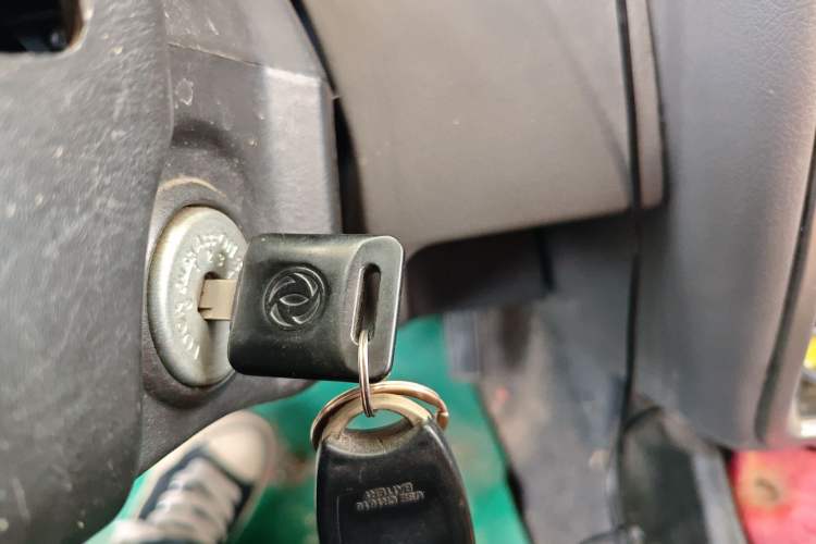 Used Dongfeng Ruichi 2015 2.4L Two-Wheel Drive Classic Long Cargo Bed ZG24
