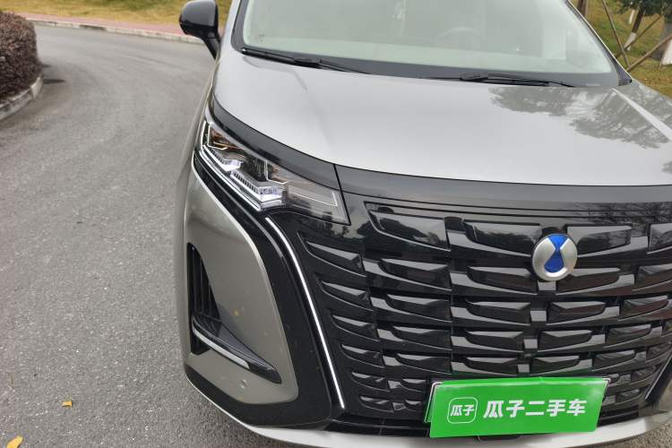 Used Denza D9 2022 DM-i 970 Four-Wheel Drive Flagship Model
