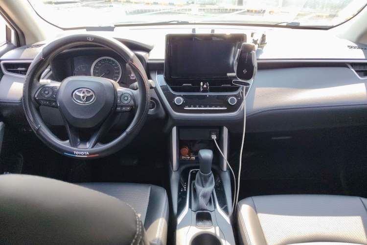 Used Toyota Corolla Cross 2022 2.0L Elite Edition Center Console