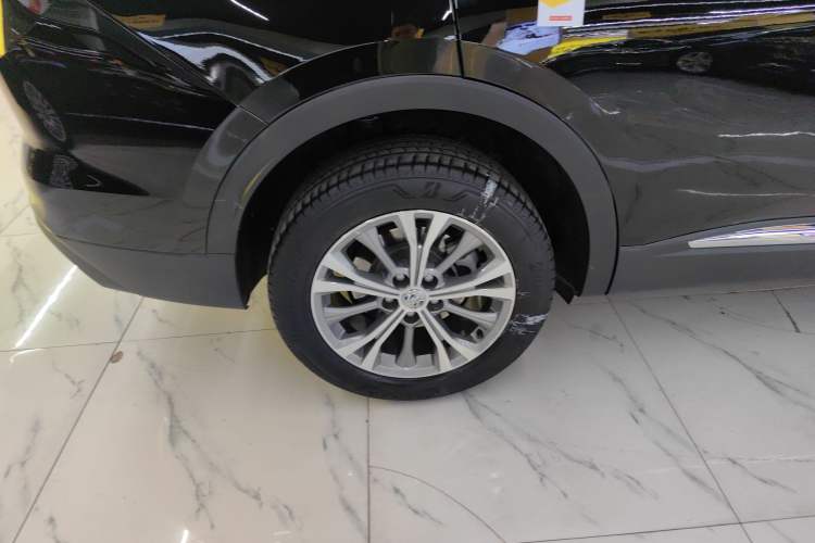 Used Buick Envision 2022 Encore Plus 652T Five-Seat Luxury Model Exterior 5