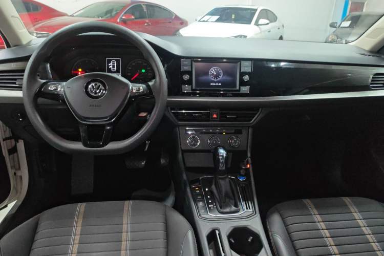 Used Volkswagen Lavida 2019 280TSI DSG Comfort Edition China VI standard Center Console