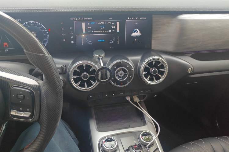 Used Tank 300 2023 Off-Road Edition 2.0T Challenger Audio And AC Panel