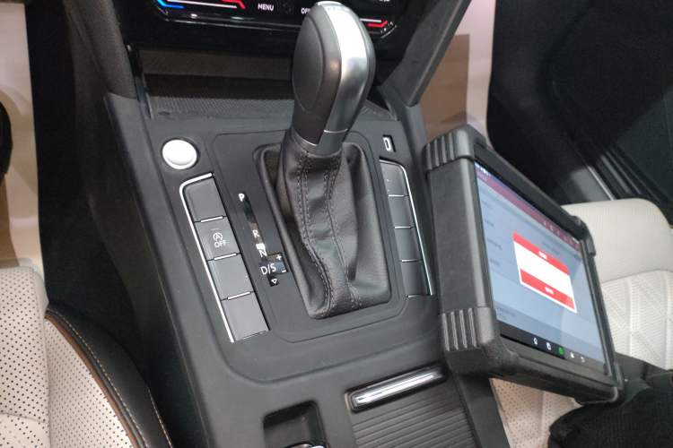 Used Volkswagen Magotan 2024 2 Million Units Zhongxiang Version 330TSI DSG Luxury Edition Gear Lever