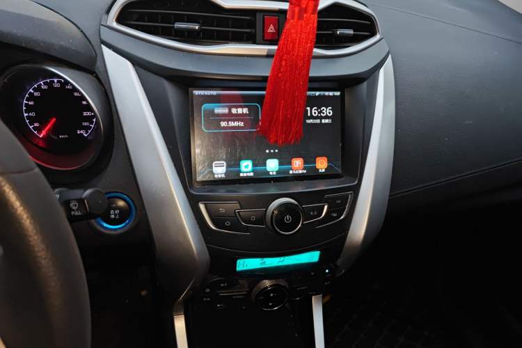 Used BYD Yuan New Energy 2018 EV360 Smart Connected Cool Model