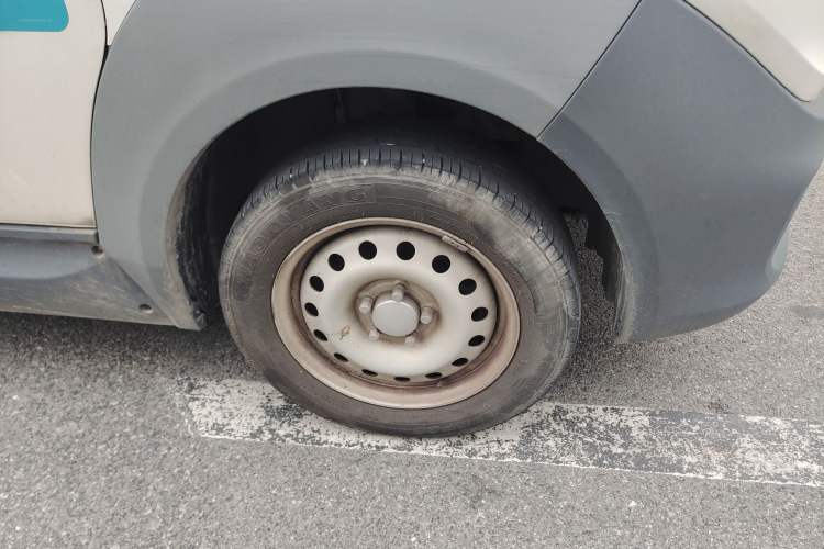 Used Foton Intelligent Blue Elf E7 2023 Pure Electric Van Flat Roof 2 Seats CATL 46.36 kWh Right Front Wheel Hub