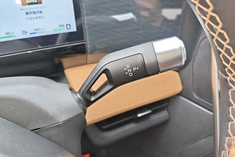 Used Geely Galaxy L7 2024 1.5T 115 km PLUS Dragon Edition Gear Lever