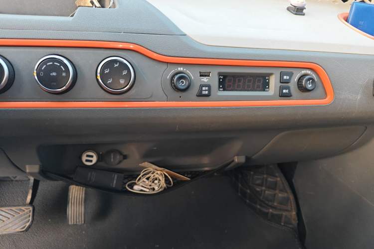 Used Dongfeng Fengon MINIEV 2022 Simple Style Comfort Version Audio And AC Panel