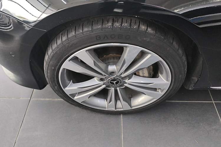 Used Mercedes-Benz E-Class 2017 E 320 L 4MATIC Left Front Wheel Hub