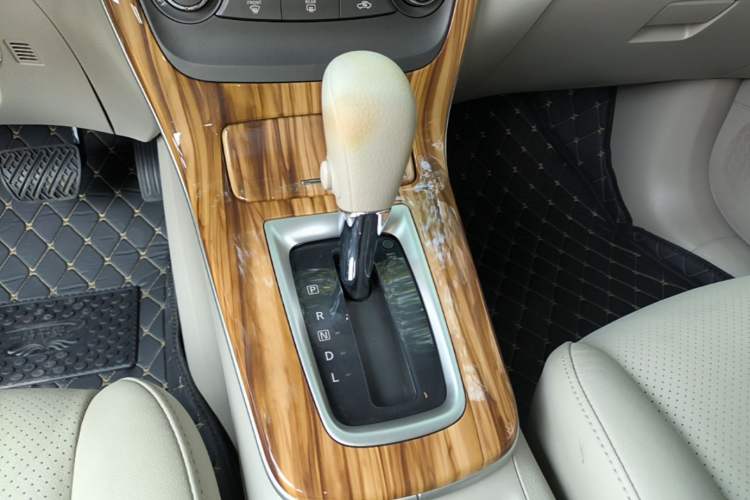 Used Nissan Sylphy 2014 1.6XV CVT Deluxe Edition Gear Lever