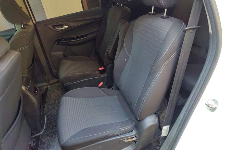 Used Baojun 730 2021 1.5L Manual Fashion Version 7 Seats