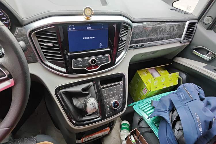 Used JAC Refine M4 2016 2.0L Manual Luxury Version