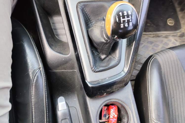 Used Ford Focus 2012 Sedan 1.6L Manual Fashion Edition Gear Lever