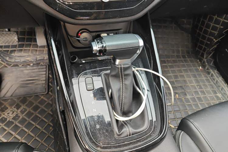 Used Baojun 530 2021 Global Car Anniversary Edition 1.5T CVT Prestige Connected Model 6 Seats Gear Lever