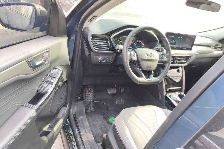 Used Ford Escape 2020 EcoBoost 245 Two-Wheel-Drive Titanium Edition
