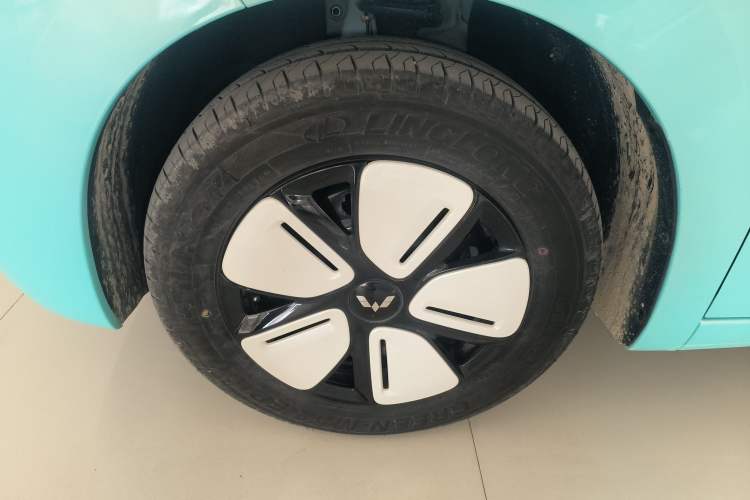 Used Wuling Hongguang MINIEV 2024 3rd Generation 215km Advanced Version Left Front Wheel Hub