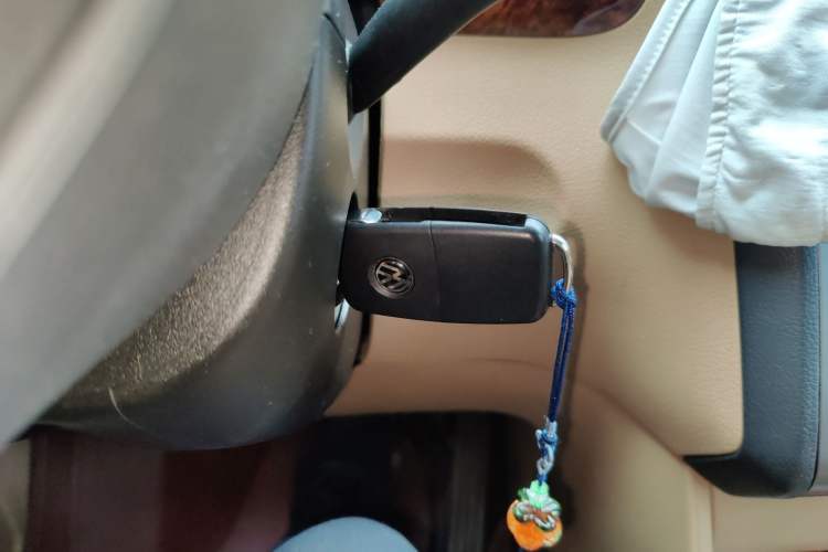 Used Volkswagen Touran 2011 1.4T DSG ZhiZhen Edition 5 Seats Vehicle Key