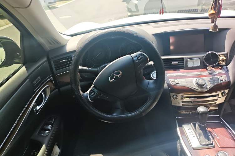 Used Infiniti Q70 2017 Q70L 3.5L Hybrid Luxury Edition Steering Wheel