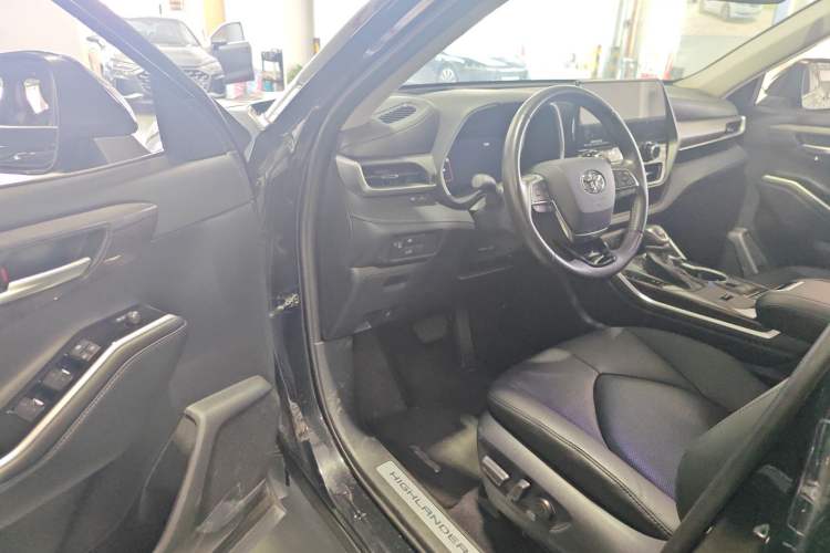Used Toyota Highlander 2024 2.5L Smart Electric Hybrid Dual-Engine Four-Wheel Drive Prestige Version – 7 Seats
