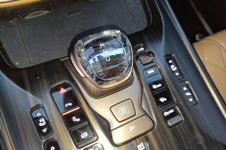 Used Denza D9 2022 DM-i 1040 Prestige Model Gear Lever