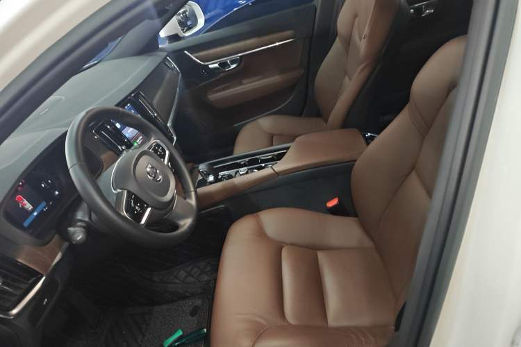 Used Volvo V90 2023 Cross Country B5 AWD Smart Range Edition
