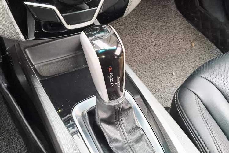 Used Luxgen U6 SUV 2014 1.8T Fashion Edition Gear Lever