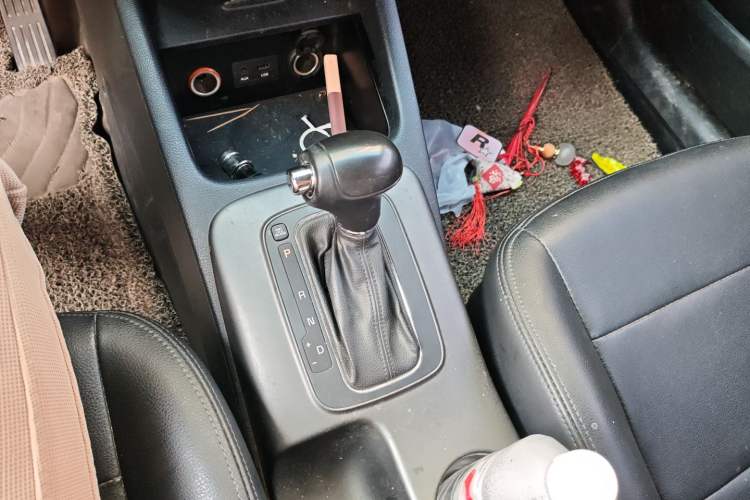 Used Kia K3S 2014 1.6L Automatic GLS Gear Lever