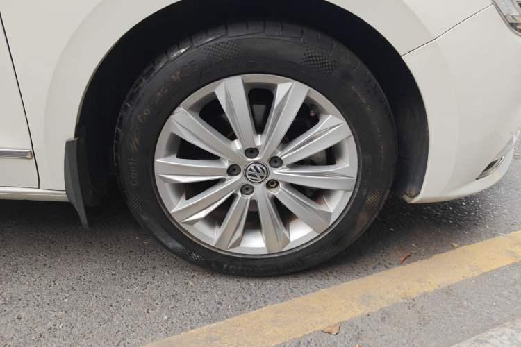 Used Volkswagen Bora 2016 1.6L Automatic Comfort Model Right Front Wheel Hub