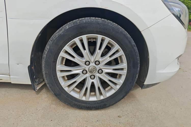 Used Buick GT 2015 15N Automatic Elite Version Right Front Wheel Hub