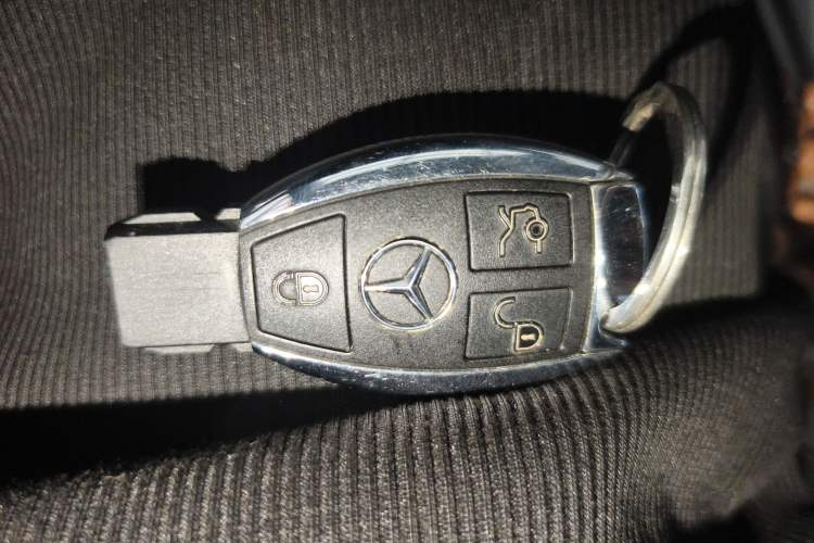 Used Mercedes-Benz GLK-Class 2013 GLK 300 4MATIC Dynamic Sunroof Model Vehicle Key