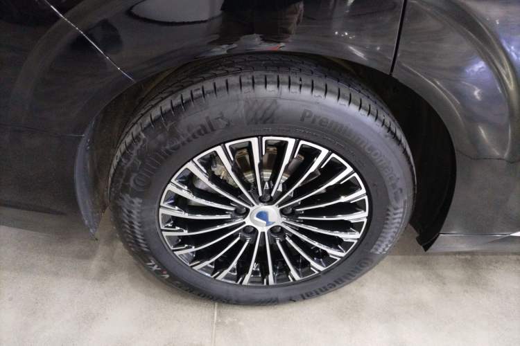 Used Denza D9 2024 DM-i 980 Four-Wheel Drive Prestige Model
