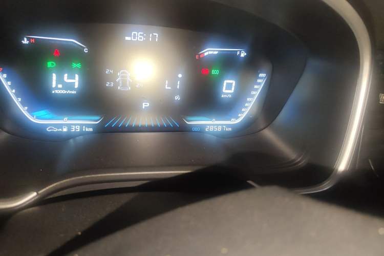 Used SWM G05 2022 PRO 1.5T DCT Luxury Model 7 Seats