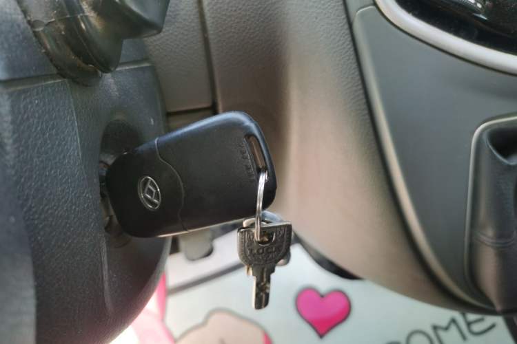 Used SAIC MAXUS Xintu V80 2021 2.0T Manual Classic Aoyuntong Short Wheelbase Mid-Roof 5/6-Seater Vehicle Key