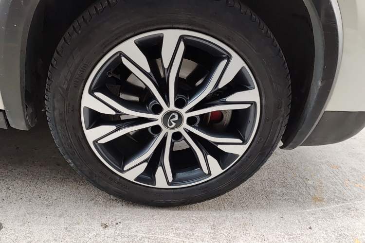Used Infiniti QX30 2017 2.0T Four-Wheel Drive Fashion Edition Right Front Wheel Hub