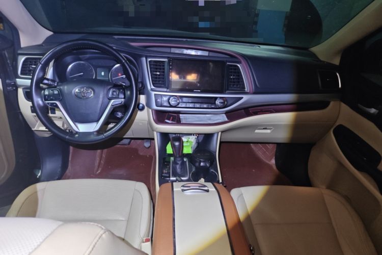 Used Toyota Highlander 2015 2.0T Two-Wheel Drive Luxury Edition 7 Seats Center Console