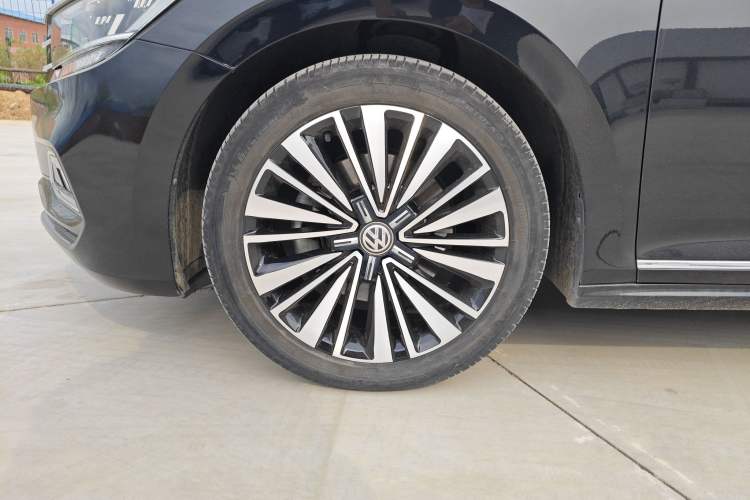 Used Volkswagen Passat 2019 330TSI Luxury Edition China VI Standard Left Front Wheel Hub