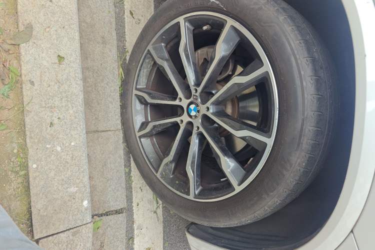 Used BMW X3 2023 Restyled xDrive30i Leading Edition M Night Sky Package Right Front Wheel Hub