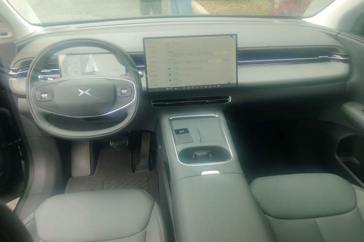 Used XPeng G6 2025 625 Long-Range Max Tech Edition Center Console