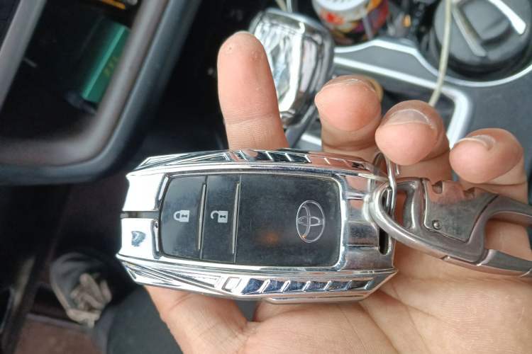 Used Toyota Highlander 2015 2.0T Four-Wheel Drive Luxury Edition 7-Seater Vehicle Key