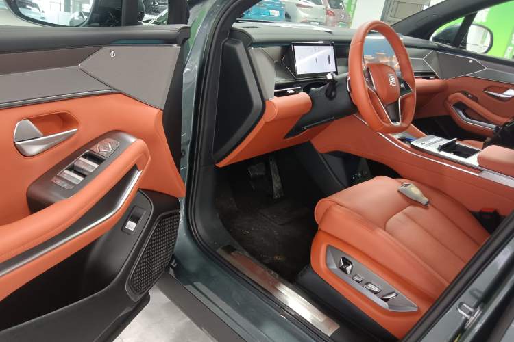 Used BYD Tang L 2025 DM 200KM Four-Wheel Drive LiDAR Flagship Model Driver Seat