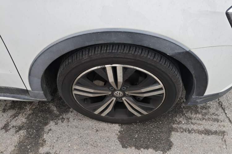 Used Volkswagen Cross Lavida 2017 230TSI DSG Luxury Edition
