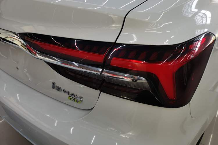 Used Roewe i6 MAX New Energy 2023 EV 420 Skyroof Special Edition Right Rear Taillight