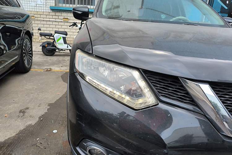 Used Nissan X-Trail 2014 2.5L CVT Leading Edition 4WD
