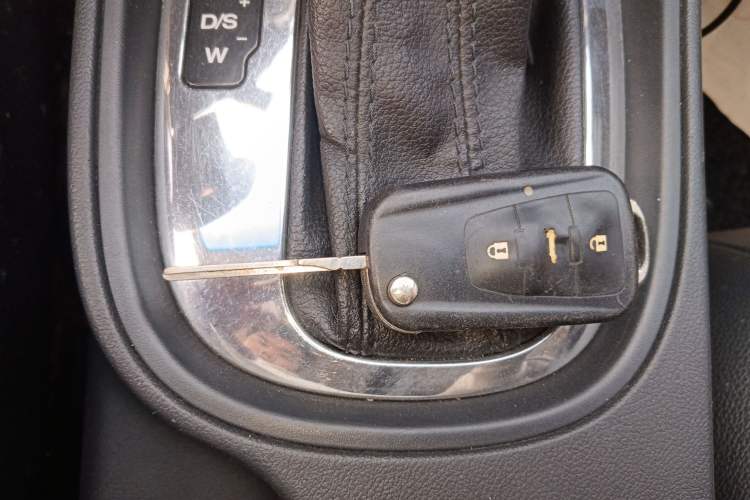 Used Roewe 360 2015 1.5L Automatic Luxury Edition
