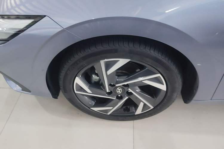 Used Hyundai Elantra 2023 1.5L CVT LUX Prestige Edition