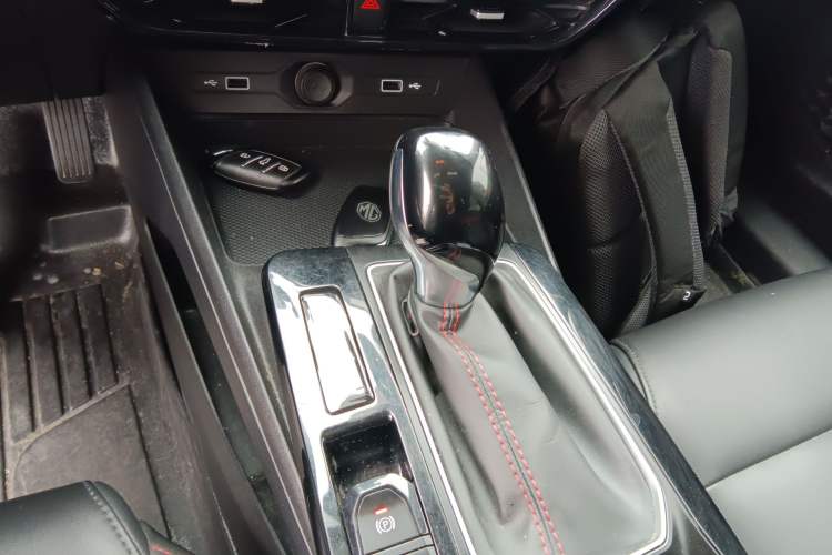 Used MG 5 2022 180 DVVT CVT Youth Luxury Edition
