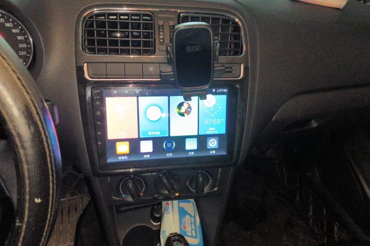 Used Volkswagen Polo 2016 1.6L Automatic Comfort Model Audio And AC Panel