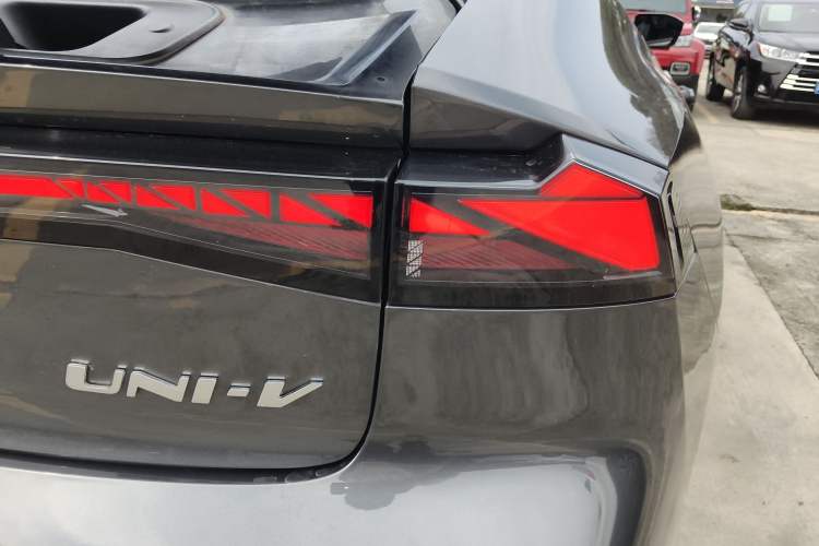 Used Changan UNI-V 2022 1.5T Prestige Version