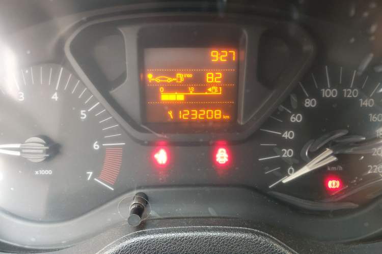 Used Citroen Elysee 2015 Zhishang Edition 1.6L Manual Fashion Model